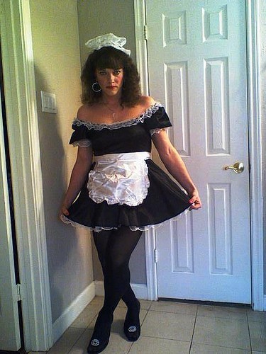 Sissy-crossdresser-french-maid-dress